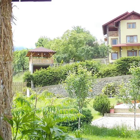 Inima Carpatilor Πανσιόν Poiana Mărului